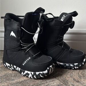 Burton Grom BOA Kids' Snowboard Boots size 2